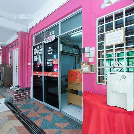 OYO 89984 Noris Wang Homestay Lumut Bagian luar foto