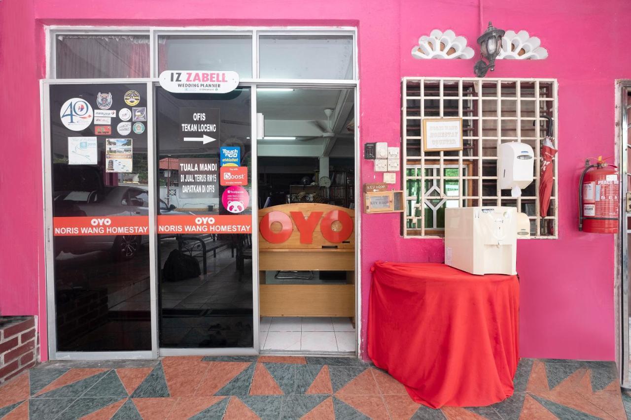 OYO 89984 Noris Wang Homestay Lumut Bagian luar foto
