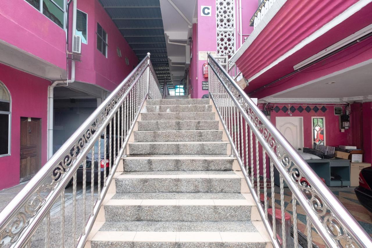 OYO 89984 Noris Wang Homestay Lumut Bagian luar foto