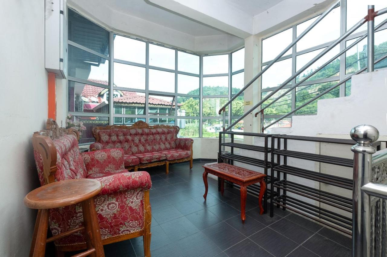 OYO 89984 Noris Wang Homestay Lumut Bagian luar foto