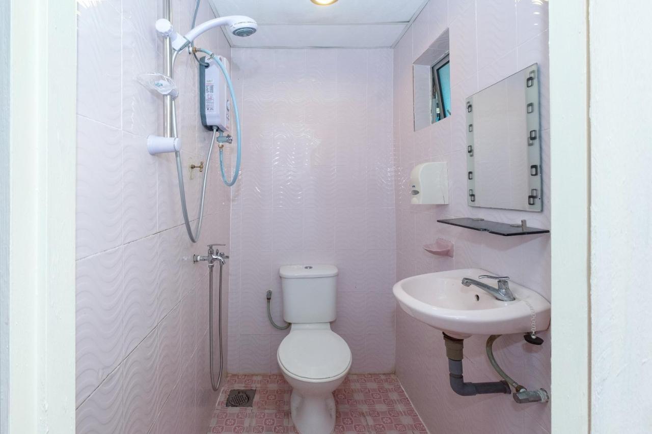OYO 89984 Noris Wang Homestay Lumut Bagian luar foto